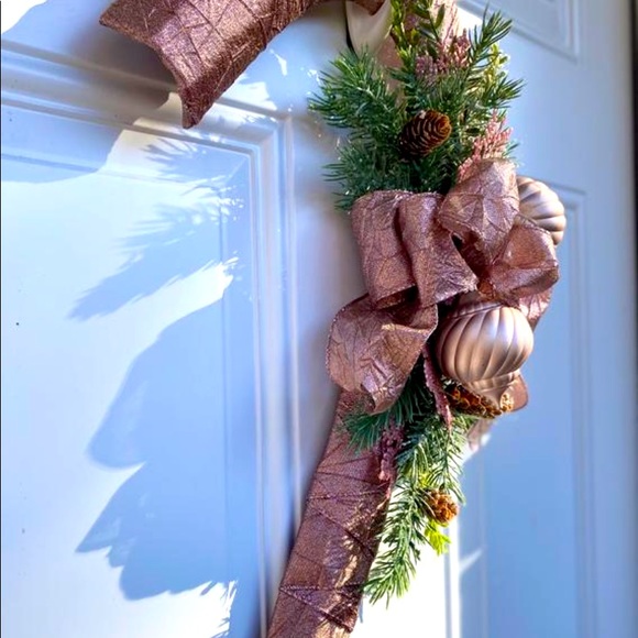 Pink Christmas Wreath Peppermint form - Picture 2 of 3